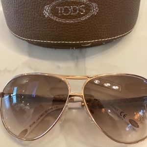 Tod sunglasses (Authentic) like mew condition